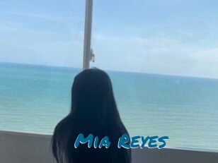 Mia_Reyes